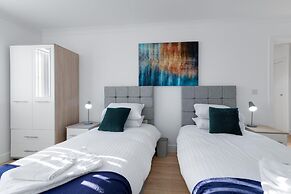 Pinewood 1 &2 Bedroom Apt. by Arista Living