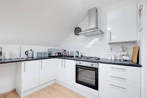 Pinewood 1 &2 Bedroom Apt. by Arista Living