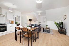 Pinewood 1 &2 Bedroom Apt. by Arista Living