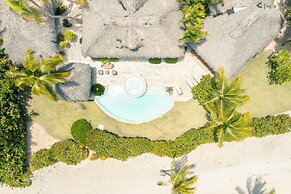 Unique Haven Free Access to Eden Roc Beach Club