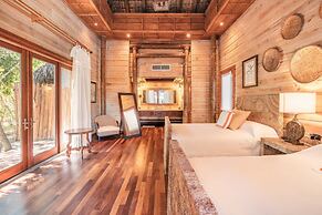 Unique Haven Free Access to Eden Roc Beach Club