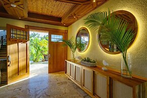 Unique Haven Free Access to Eden Roc Beach Club