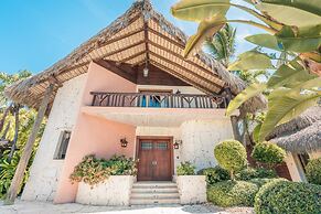 Unique Haven Free Access to Eden Roc Beach Club