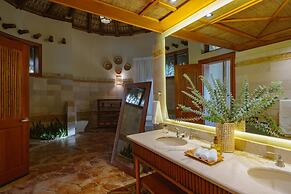 Unique Haven Free Access to Eden Roc Beach Club