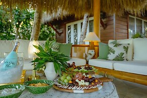 Unique Haven Free Access to Eden Roc Beach Club