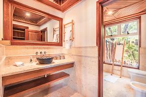 Unique Haven Free Access to Eden Roc Beach Club