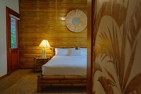 Unique Haven Free Access to Eden Roc Beach Club