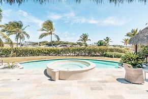 Unique Haven Free Access to Eden Roc Beach Club