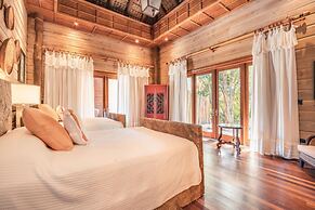 Unique Haven Free Access to Eden Roc Beach Club