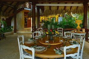 Unique Haven Free Access to Eden Roc Beach Club