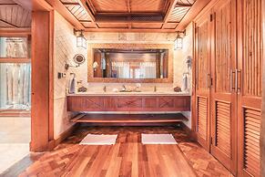 Unique Haven Free Access to Eden Roc Beach Club