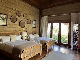 Unique Haven Free Access to Eden Roc Beach Club