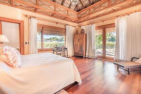 Unique Haven Free Access to Eden Roc Beach Club