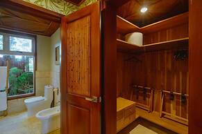 Unique Haven Free Access to Eden Roc Beach Club