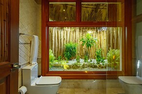 Unique Haven Free Access to Eden Roc Beach Club