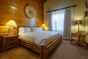 Unique Haven Free Access to Eden Roc Beach Club