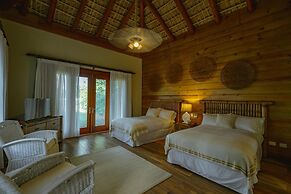 Unique Haven Free Access to Eden Roc Beach Club