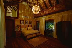 Unique Haven Free Access to Eden Roc Beach Club