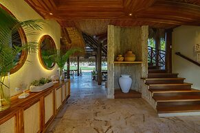 Unique Haven Free Access to Eden Roc Beach Club