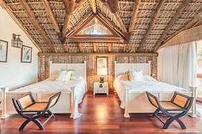 Unique Haven Free Access to Eden Roc Beach Club