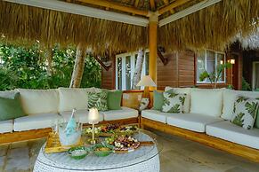 Unique Haven Free Access to Eden Roc Beach Club