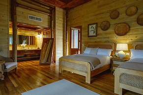 Unique Haven Free Access to Eden Roc Beach Club