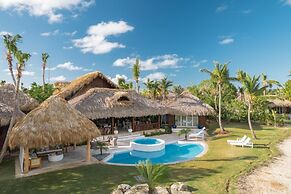 Unique Haven Free Access to Eden Roc Beach Club