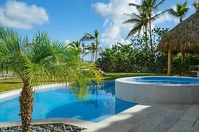 Unique Haven Free Access to Eden Roc Beach Club