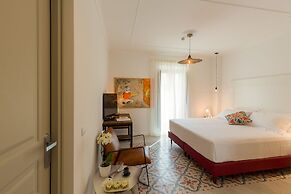 CasAunoE Boutique Hotel