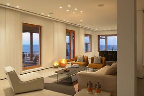 Luxury Villa over the Cliffs by FeelHome