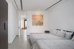 Luxury Villa over the Cliffs by FeelHome