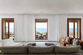 Luxury Villa over the Cliffs by FeelHome