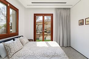 Luxury Villa over the Cliffs by FeelHome