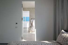 Luxury Villa over the Cliffs by FeelHome