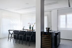 Luxury Villa over the Cliffs by FeelHome