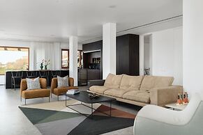 Luxury Villa over the Cliffs by FeelHome