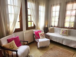 YALLA HOTEL CHOREFTO