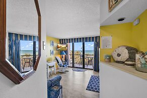 1BR Oceanfront condo with Pool & Balcony
