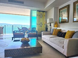 Beachfront Grand Venetian Penthouse