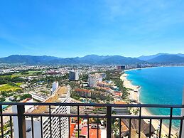 Beachfront Grand Venetian Penthouse