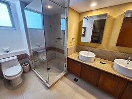 Beachfront Grand Venetian Penthouse
