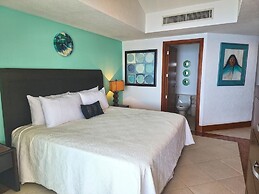 Beachfront Grand Venetian Penthouse