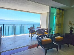 Beachfront Grand Venetian Penthouse