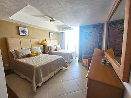 Beachfront Grand Venetian Penthouse