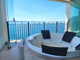 Beachfront Grand Venetian Penthouse