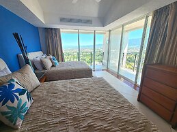 Beachfront Grand Venetian Penthouse
