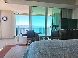 Beachfront Grand Venetian Penthouse