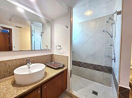 Beachfront Grand Venetian Penthouse