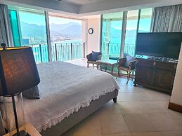 Beachfront Grand Venetian Penthouse