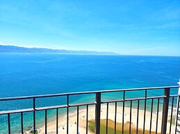 Beachfront Grand Venetian Penthouse